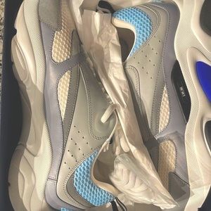Dior B22’s